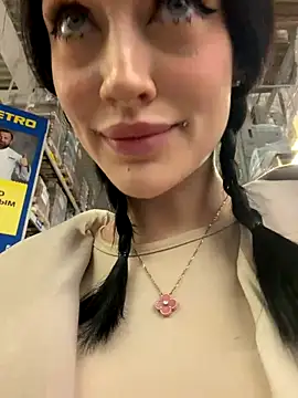 Snapshot of Melissa_crazy chatting on December 20, 2025, 3:41 pm Melissa crazy online show from December 20, 2025, 3:41 pm