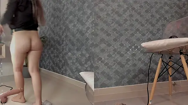 Snapshot of AnnWeltt chatting on December 15, 2024, 12:18 am AnnWeltt online show from December 15, 2024, 12:18 am