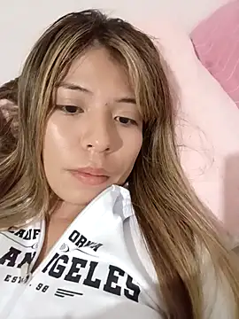 Snapshot of AnnWeltt chatting on December 28, 2024, 1:18 am AnnWeltt online show from December 28, 2024, 1:18 am