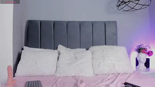 ScarletGV online show from November 12, 2025, 10:04 am