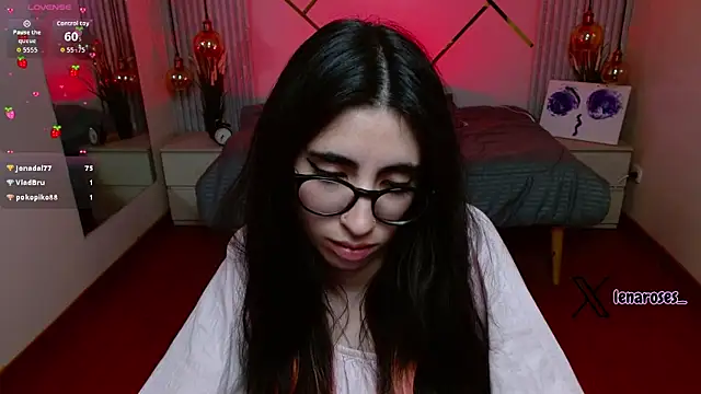 LenaRoses online show from June 11, 2026, 12:32 am