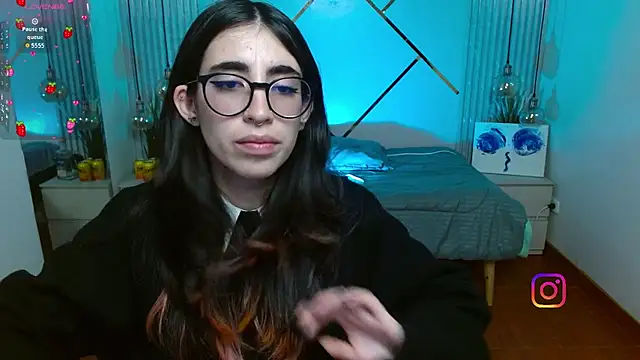 LenaRoses online show from July 1, 2026, 7:35 pm