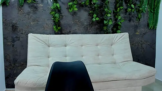 Snapshot of alice_greco chatting on December 2, 2025, 8:15 pm alice greco online show from December 2, 2025, 8:15 pm