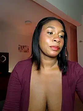 HanaThompson online show from December 3, 2025, 5:22 pm