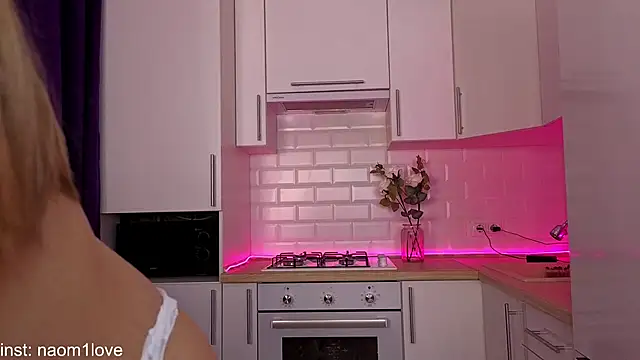 Snapshot of Naomi_Girly chatting on October 13, 2025, 3:01 pm Naomi Girly online show from October 13, 2025, 3:01 pm