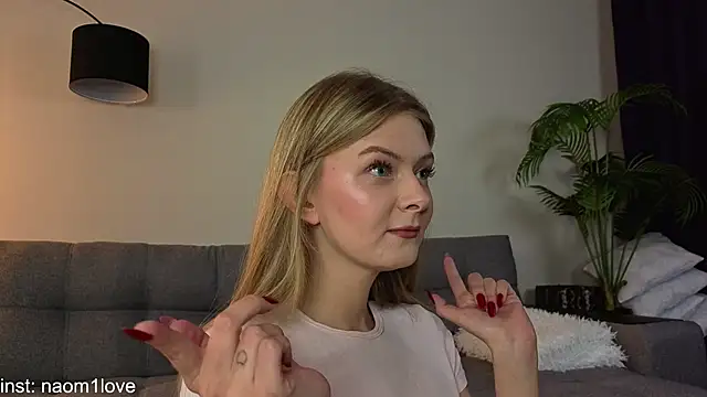 Snapshot of Naomi_Girly chatting on October 20, 2025, 2:06 pm Naomi Girly online show from October 20, 2025, 2:06 pm