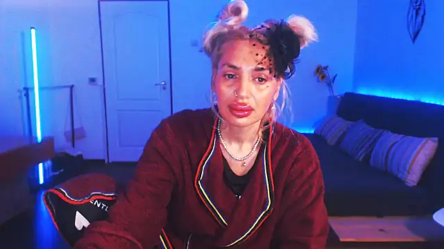 Snapshot of beauty_chl0e chatting on December 25, 2024, 9:00 pm beauty chl0e online show from December 25, 2024, 9:00 pm