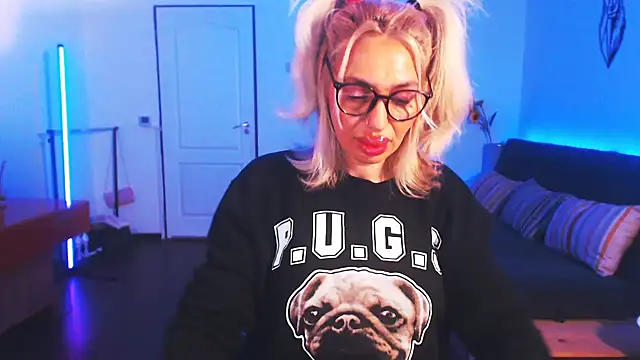 Snapshot of beauty_chl0e chatting on January 2, 2025, 9:18 pm beauty chl0e online show from January 2, 2025, 9:18 pm