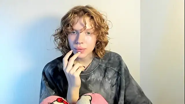 StellaDavis online show from October 21, 2025, 10:49 am