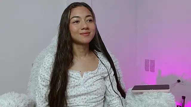 hantonella  online show from November 14, 2025, 12:37 pm