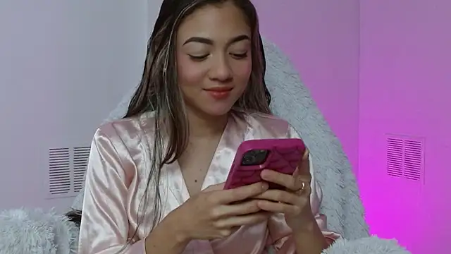 hantonella  online show from December 3, 2025, 4:49 pm