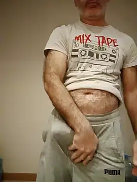 Snapshot of takcikarr chatting on November 17, 2025, 11:32 pm takcikarr online show from November 17, 2025, 11:32 pm