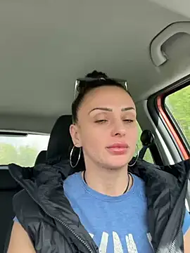 dolcevita002 online show from April 14, 2026, 9:37 am