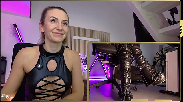 Snapshot of HerrinAnja chatting on February 10, 2026, 8:02 pm HerrinAnja online show from February 10, 2026, 8:02 pm