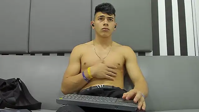 andrew rose  online show from February 7, 2025, 9:15 pm