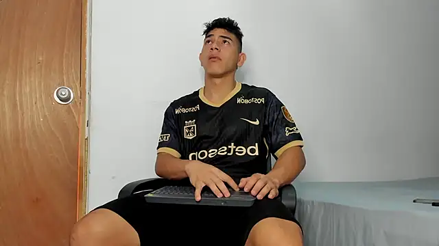 andrew rose  online show from November 20, 2025, 4:18 pm