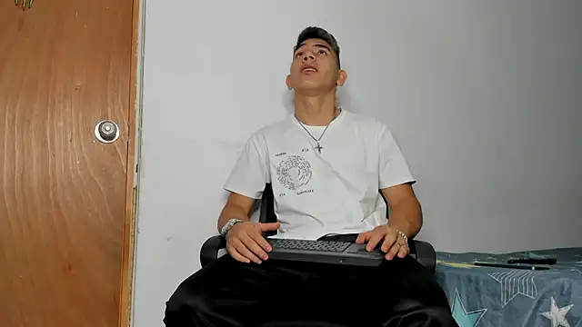 andrew rose  online show from December 20, 2025, 4:25 pm