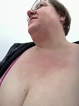 Snapshot of Suzys_Secrets chatting on March 5, 2026, 11:12 pm Suzys Secrets online show from March 5, 2026, 11:12 pm