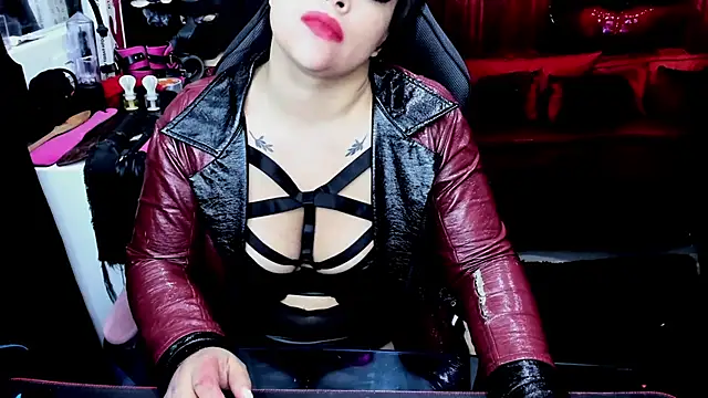 Snapshot of True_Bdsm chatting on December 29, 2024, 3:54 am True Bdsm online show from December 29, 2024, 3:54 am