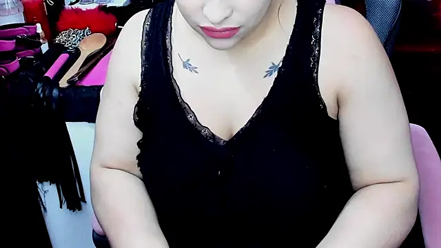 Snapshot of True_Bdsm chatting on January 23, 2025, 2:39 pm True Bdsm online show from January 23, 2025, 2:39 pm