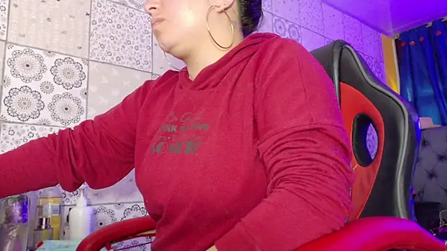 Snapshot of Lina23_ chatting on October 15, 2025, 1:55 pm Lina23 online show from October 15, 2025, 1:55 pm