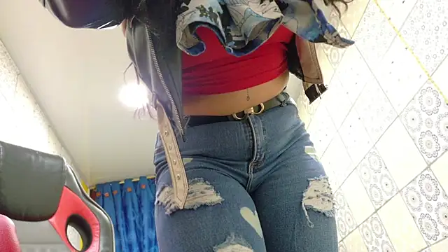 Snapshot of Lina23_ chatting on October 16, 2025, 1:45 pm Lina23 online show from October 16, 2025, 1:45 pm