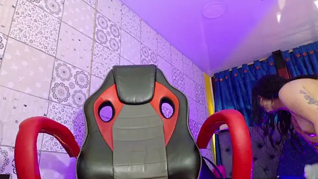 Snapshot of Lina23_ chatting on October 17, 2025, 12:52 pm Lina23 online show from October 17, 2025, 12:52 pm