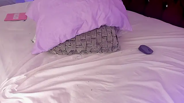 Snapshot of LindaRey_ chatting on January 8, 2026, 10:28 am LindaRey online show from January 8, 2026, 10:28 am