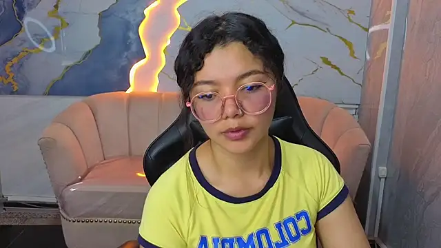 victoria castillo b online show from April 14, 2026, 7:42 pm