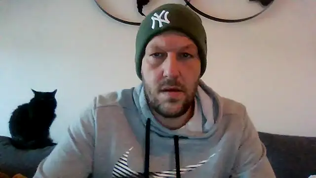 Snapshot of BennyLommy chatting on November 28, 2025, 9:23 am BennyLommy online show from November 28, 2025, 9:23 am