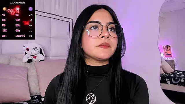 Snapshot of atena_hill chatting on March 6, 2025, 8:05 pm atena hill online show from March 6, 2025, 8:05 pm