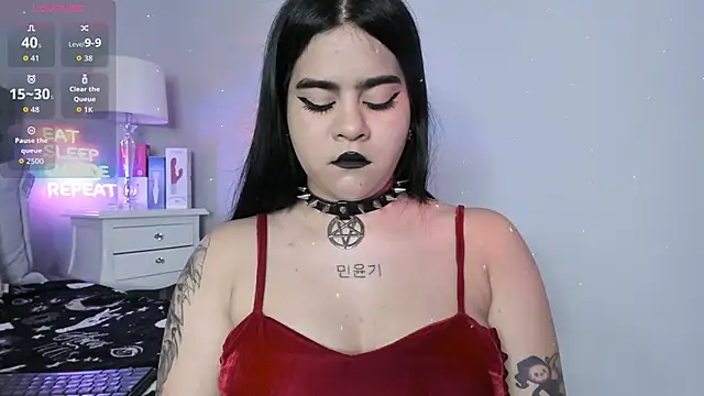 Snapshot of atena_hill chatting on October 3, 2025, 7:33 pm atena hill online show from October 3, 2025, 7:33 pm