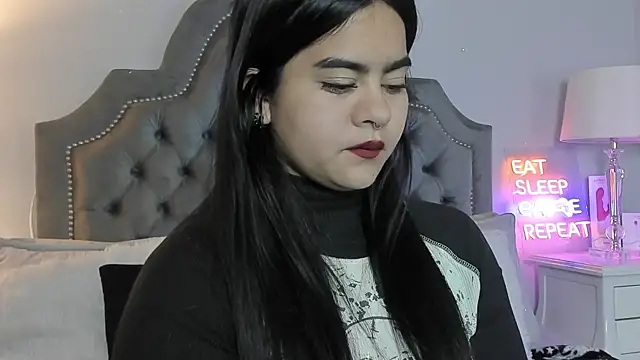 Snapshot of atena_hill chatting on November 29, 2025, 12:30 pm atena hill online show from November 29, 2025, 12:30 pm