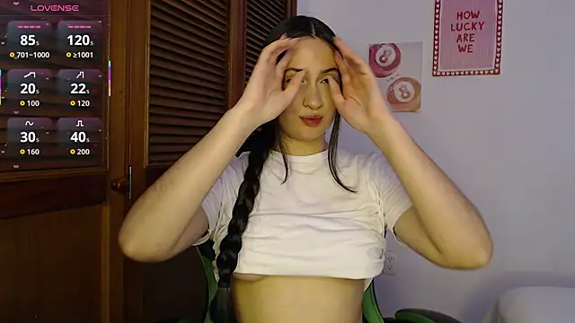 sofiaduque 26 online show from April 2, 2026, 7:55 pm