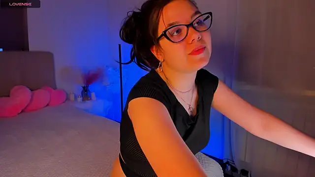 Snapshot of SelenaaSky chatting on December 8, 2024, 5:01 pm SelenaaSky online show from December 8, 2024, 5:01 pm