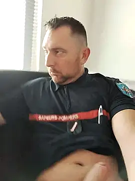 Snapshot of Au_plaisir_des_femmes chatting on October 7, 2025, 2:58 pm Au plaisir des femmes online show from October 7, 2025, 2:58 pm