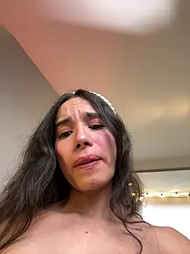 Snapshot of Irish_Collins chatting on April 14, 2026, 9:21 pm Irish Collins online show from April 14, 2026, 9:21 pm