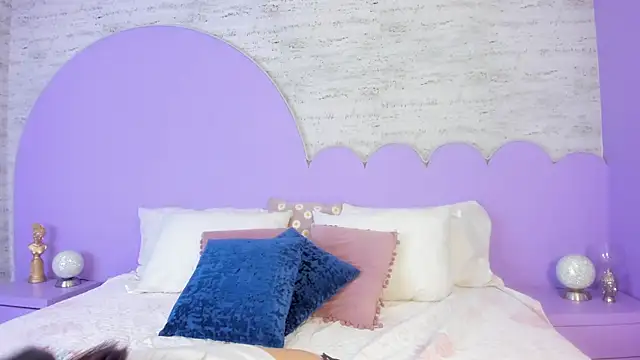 Giaa Ross online show from November 24, 2025, 7:35 pm