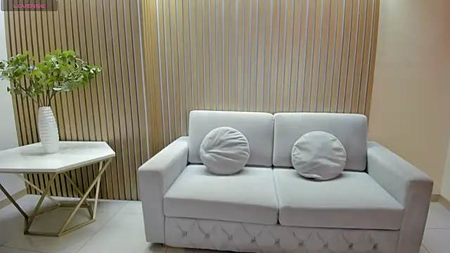 CharlotteCox  online show from May 28, 2026, 2:20 am