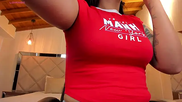 Snapshot of AlyssaDean chatting on December 19, 2025, 1:51 pm AlyssaDean online show from December 19, 2025, 1:51 pm