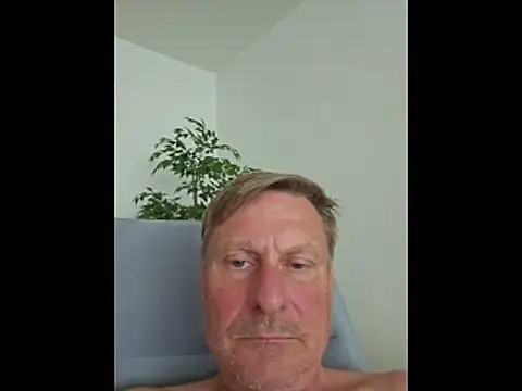 johnnym1 online show from May 13, 2026, 11:40 am