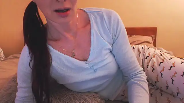 Snapshot of LovelyAndraGirl chatting on February 14, 2026, 6:43 am LovelyAndraGirl online show from February 14, 2026, 6:43 am