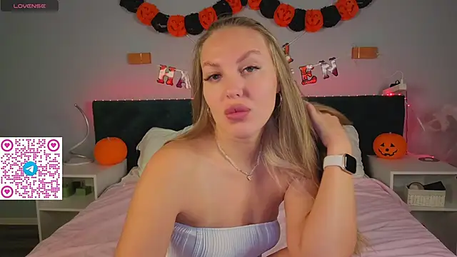 Kelly Hardy online show from November 4, 2025, 1:05 am