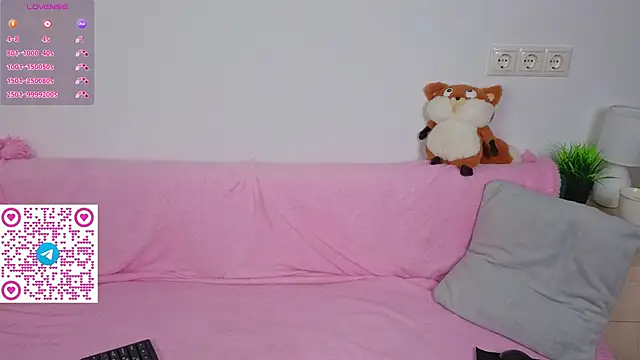 Kelly Hardy online show from November 18, 2025, 1:11 am