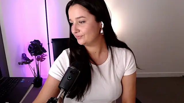 Snapshot of Lenas_Room chatting on October 3, 2025, 11:51 am Lenas Room online show from October 3, 2025, 11:51 am