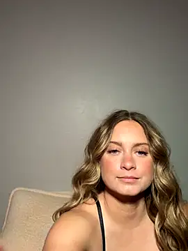 Sophie Raegan online show from November 11, 2025, 7:52 am