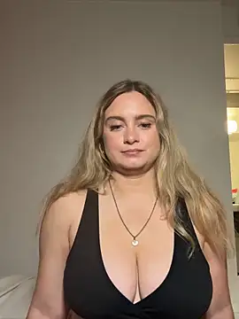 Snapshot of Sophie_Raegan chatting on April 20, 2026, 1:36 pm Sophie Raegan online show from April 20, 2026, 1:36 pm