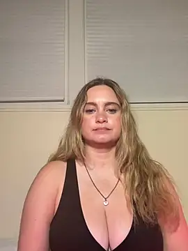 Snapshot of Sophie_Raegan chatting on May 6, 2026, 10:31 am Sophie Raegan online show from May 6, 2026, 10:31 am