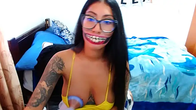 sofia rosse4 online show from October 3, 2025, 10:40 pm