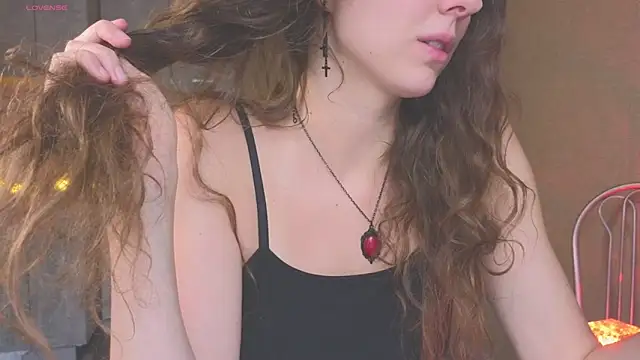 Snapshot of Sereta_Finn chatting on October 16, 2025, 10:27 am Sereta Finn online show from October 16, 2025, 10:27 am